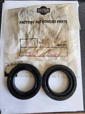 43232-21000 Nissan Wheel Bearing Grease Seal Set 200sx 280zx 300zx 810 New Nos