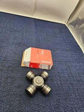 Spicer Spl55-3x Universal Joint Fits 2000-2012 Ford F-350 Super Duty